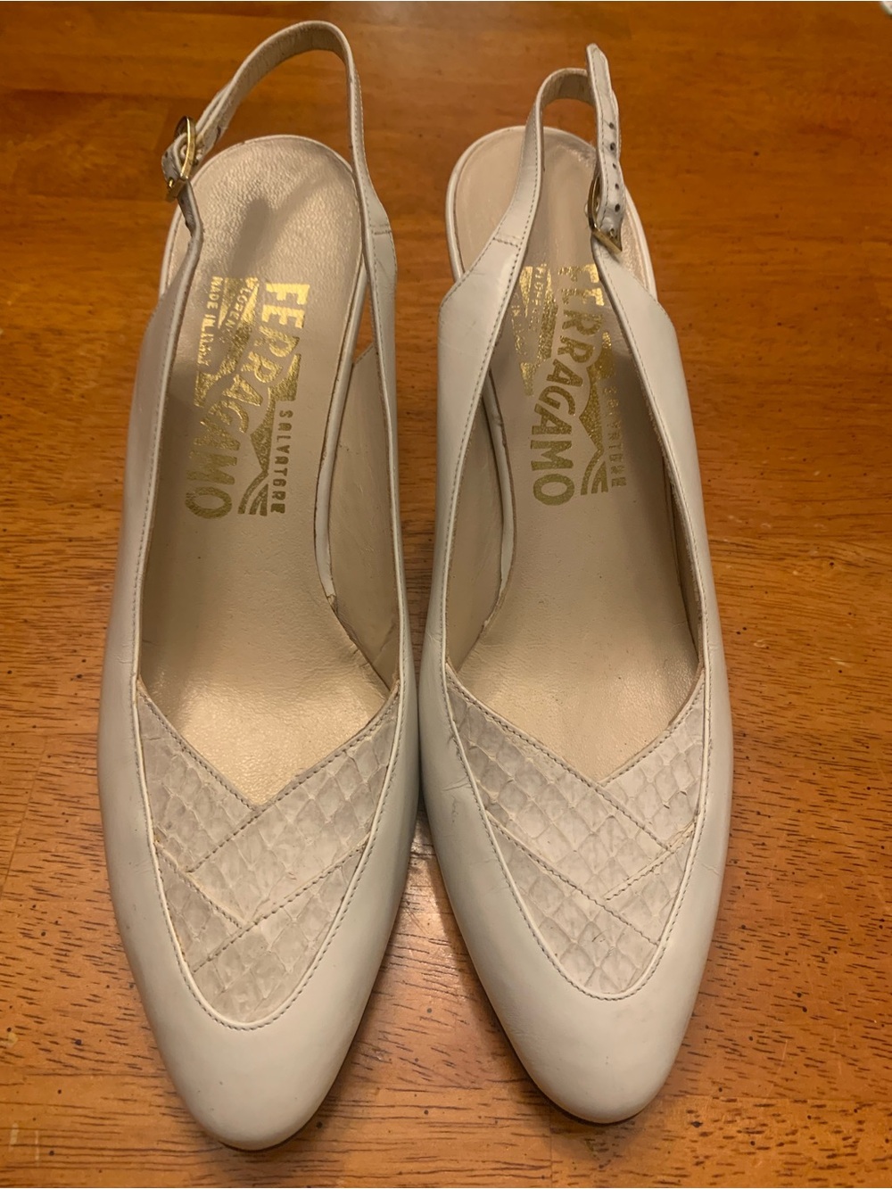 Salvatore Ferragamo Cream Leather Slingback Pumps with Textured V-Panel